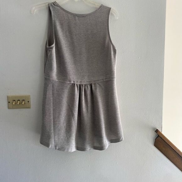 Doe & Rae grey sleeveless top with button detail size small - Picture 5 of 9